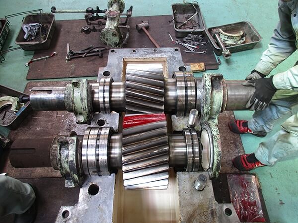 大型減速機の整備:歯当たり確認に関する画像