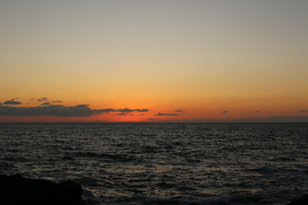 夕焼けに染まる太平洋