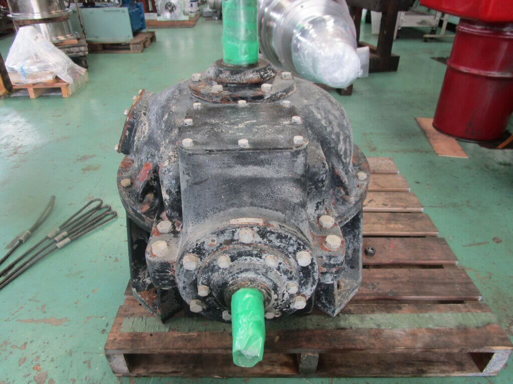 搬入された減速機