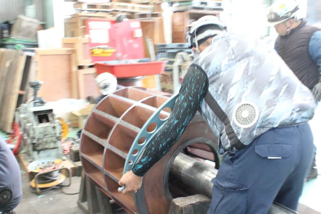 羽根を検査
