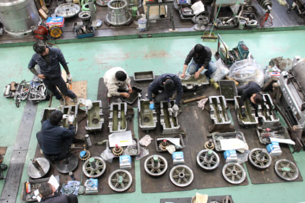 整備の流れ「分解・清掃・検査」に関する画像